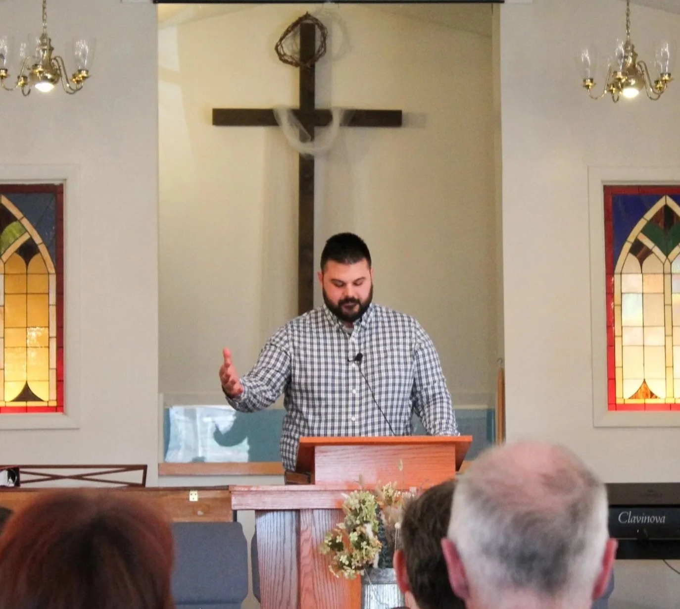 pastor-alex-preaching